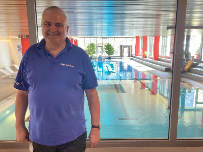 John Spotswood liebt seine Arbeit als Bademeister in Zernez.
