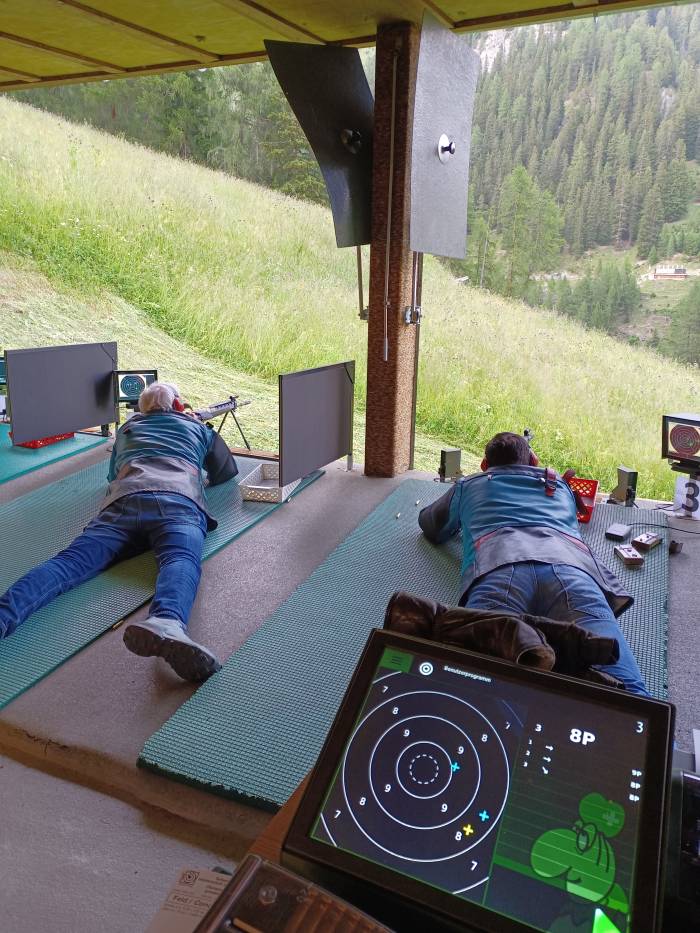 Samnauner Schützen beim Schiess-Training.