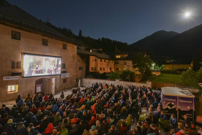 Das Nationalpark Kino-Openair steht unter einem guten Mond.