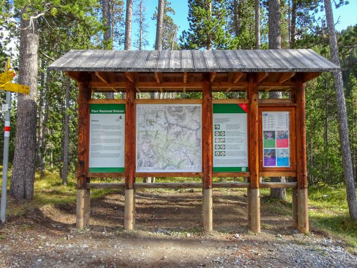 An jedem Eingang werden die Nationalparkregeln kommuniziert.