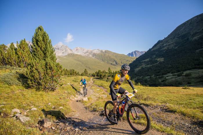 Fahrer im Val Mora am Nationalpark Bike-Marathon
