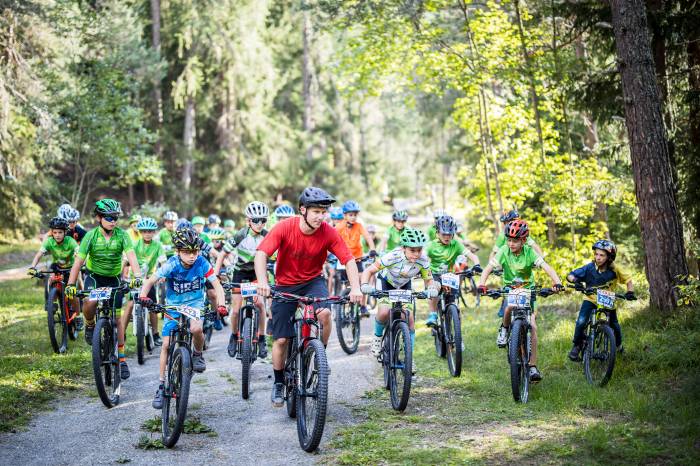 Kids mit Nevin Galmarini am Nationalpark Bike-Marathon
