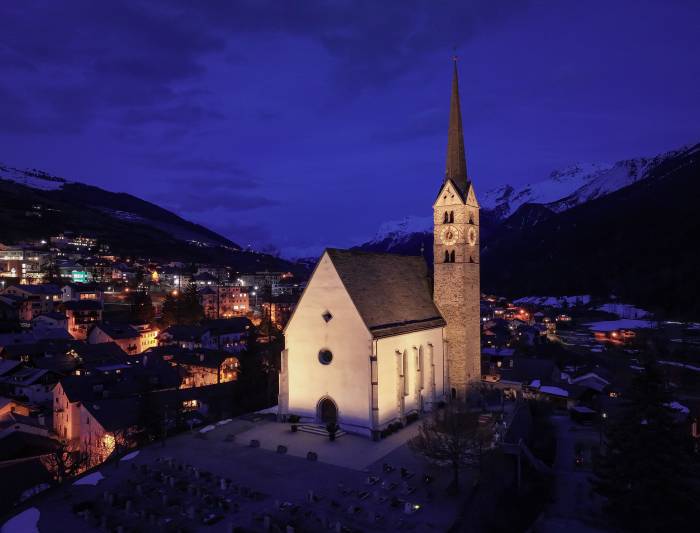 Dank der neuen Leuchten und der Projektionsmasken erstrahlt die Kirche in neuem Licht.