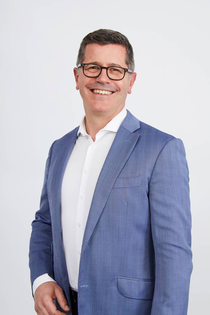 Sascha Ullmann ist Pr&auml;sident der IG-Zwet-Scuol, der Interessensgemeinschaft der Zweitheimischen in Scuol. Er ist Gemeindepr&auml;sident von Zollikon, Geograf und &Ouml;konom, verheiratet, Vater von zwei erwachsenen Kindern und sehr naturverbunden.
