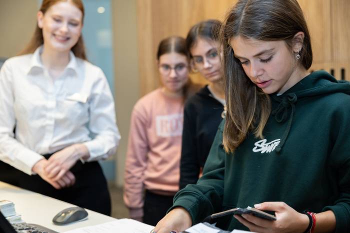 Beim Tag der offenen Tourismusbetriebe erhielten die Schüler*innen einen Einblick in verschiedene Tätigkeitsfelder der Branche.