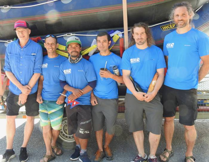 Die internationale und erfahrene Truppe der Raftingguides von Engadin Adventure.