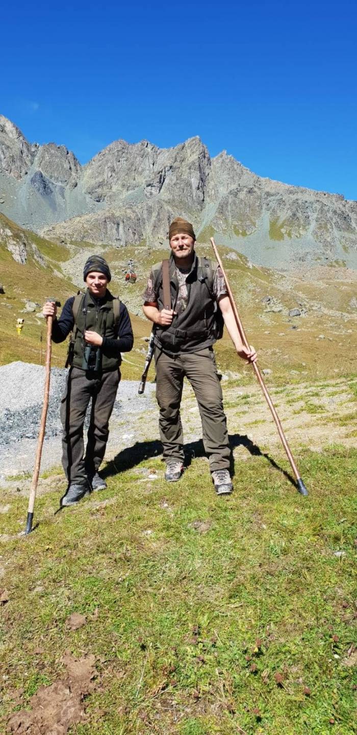Martin Valsecchi geht ab und an auch mit dem Patensohn auf die Jagd.