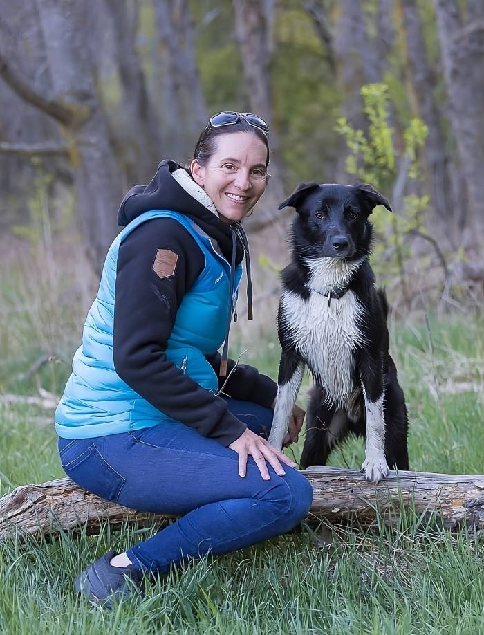 Tanja Suter ist vor 14 Jahren mit ihren zwei Kindern ins Engadin gezogen. Seit 6 Jahren arbeitet sie als G&auml;steberaterin in der G&auml;steinformation Zernez. Mit ihrem Hund Milo unternimmt sie viele Spazierg&auml;nge und Wanderungen und entdeckt dabei immer neue Routen, die sie im Berufsalltag gerne an die G&auml;ste in Zernez weitergibt. Zu ihren Hobbys geh&ouml;ren auch die TRX-Fitnesslektionen, die sie einmal pro Woche leitet, sowie das Sporttreiben in der Natur und das Zusammensein mit Herzensmenschen.