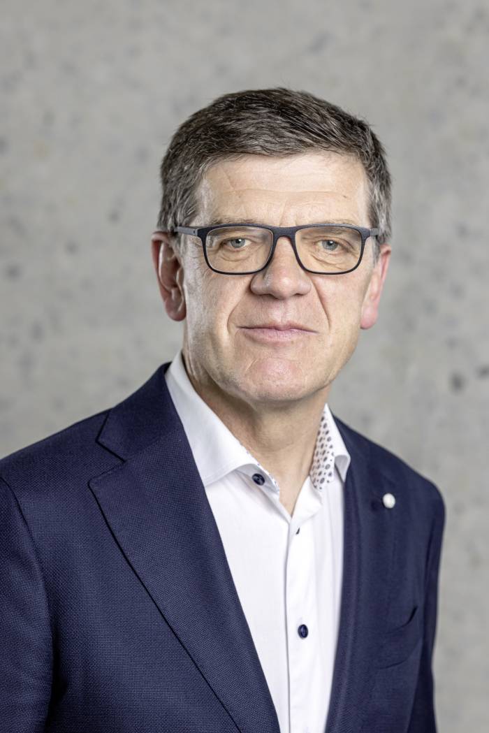 Kurt Baumgartner, Gastgeber und Besitzer der Hotelfamilie Belv&eacute;d&egrave;re, ist im Hotelrating von Kurt Wild und Andrin Willi zum Hotelier des Jahres gew&auml;hlt worden. Gemeinsam mit seiner Frau Julia und den Mitarbeitenden hat er seit Ende der 90er Jahre in Scuol ein eigentliches Hotelresort aufgebaut, bestehend aus dem Belv&eacute;d&egrave;re, dem Belvair und dem Guardaval.
