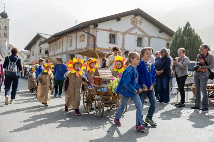 Wenn Kinder mittun, geht die Sonne auf – oder die Sonnenblume.