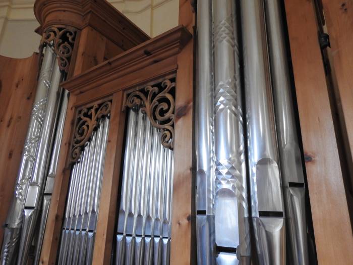 Die Orgel der reformierten Kirche Martina ist im Chor angegliedert und auch nicht so gross.
