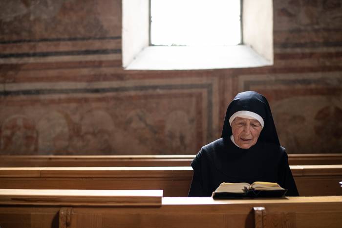 Sr. Pia beim Gebet.