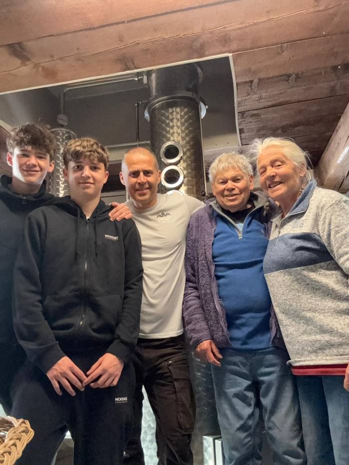 Drei Generationen: Gisella und Luciano Beretta mit Sohn Johnny und Enkel (v.r.) 