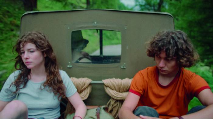 Prisca und Mario, die beiden Hauptprotagonisten des Films «Becaària» im authentisch grobkörnigen Stil der 1970er Jahre. 
