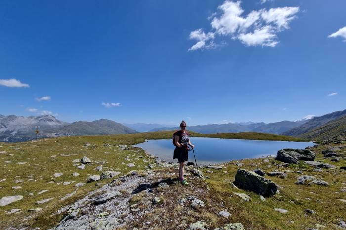 Tiziana Caratsch arbeitet seit 10 Jahren bei der TESSVM mit Standort Val Müstair. Im Sommer wandert sie gerne oder ist mit dem Bike unterwegs und im Winter ist sie auf der Langlaufloipe anzutreffen. Nebenher musiziert sie noch in der Musica Concordia Müstair, was für sie einen Ausgleich zum Arbeitsalltag schafft.