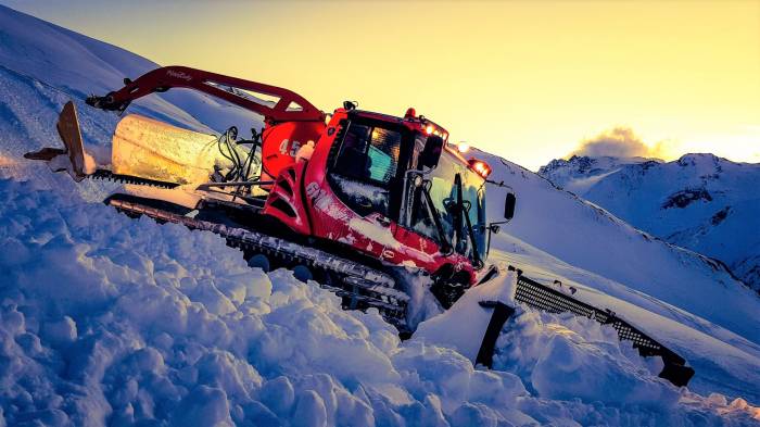 Andy Carnot bereitet die Pisten in Samnaun auf die Wintersaison vor.
