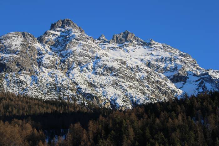 Blick auf den Piz Pisoc mit dem schlafenden Nietzsche.