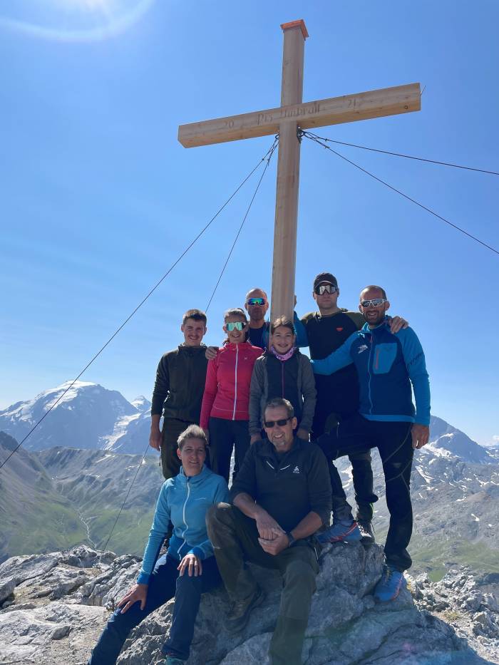 Das Gipfelkreuz auf dem Piz Umbrail hat die TTUmbrail aufgestellt.