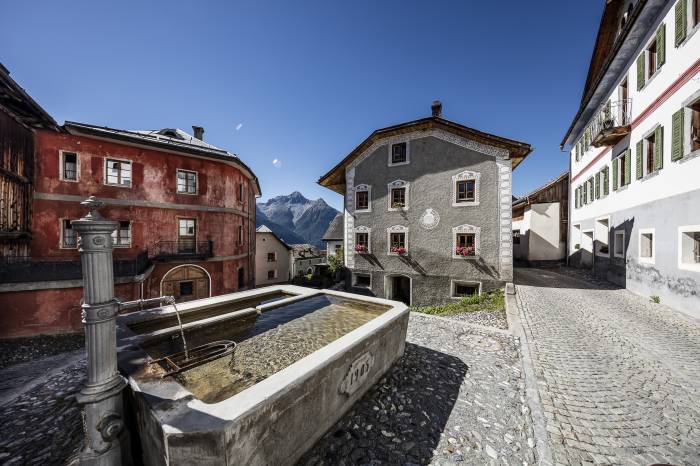 Dorfplatz Tschlin.