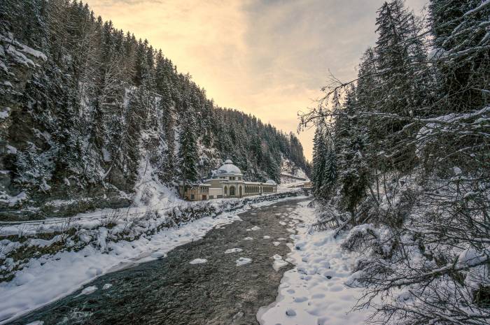 Die Trinkhalle Büvetta Tarasp, beherbergt die zwei am stärksten mineralisierten Quellen des Unterengadins.