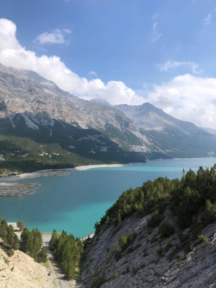Die Tour führt entlang des Lago di Fraéle.