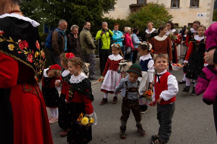 Beim Festumzug wirken auch die Kleinsten mit.