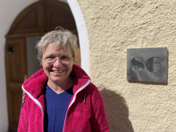 Nicole Küpfer, Improvisationstheaterspielerin, Anglistin, Theatervermittlerin. 32 Jahre lang hat sie Englisch unterrichtet und leitete Theaterkurse für Kinder und Jugendliche. Seit einem Jahr ist sie freiberufliche Theatervermittlerin. Sie liebt Körper- und Stimmarbeit, das Theaterspiel und das kreative Schreiben und teilt diese lustvollen Momente am liebsten mit anderen Menschen: drama-in-education.ch/Angebot
