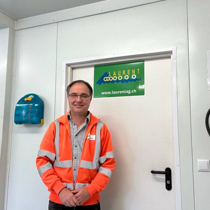 Arno Forrer ist Gesch&auml;ftsf&uuml;hrer der Firma Laurent AG in Ramosch. Laurent ist ein Transportunternehmen mit Kieswerk, das im Brennstoffhandel t&auml;tig ist.