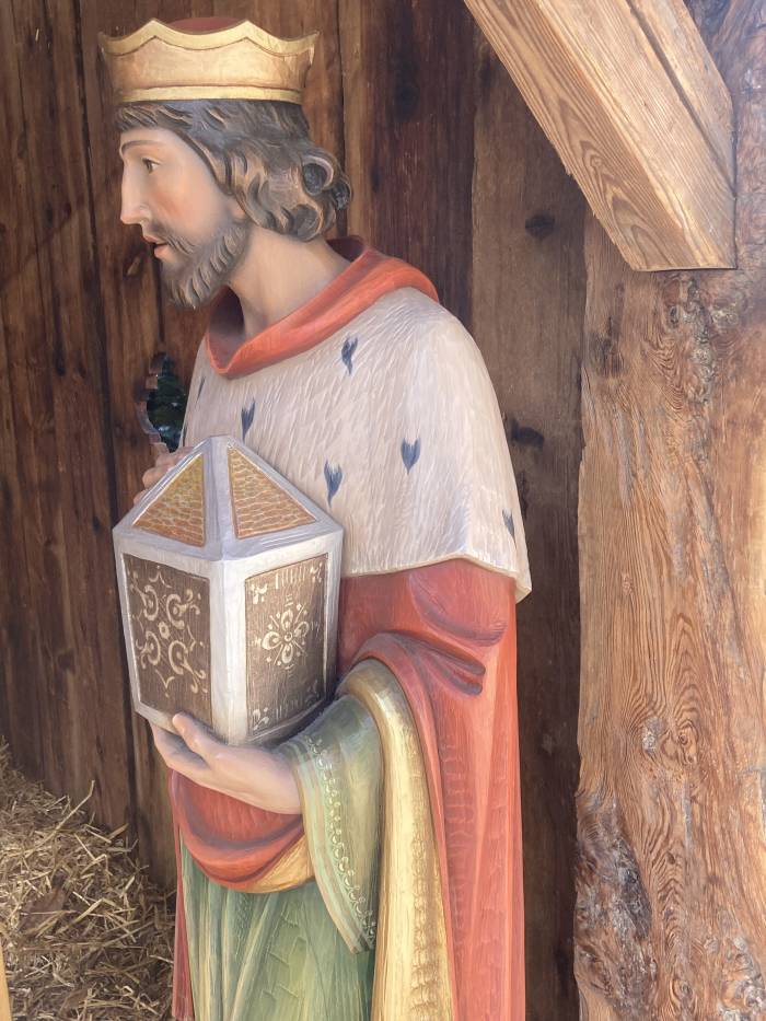 König Balthasar brachte Weihrauch als Geschenk.