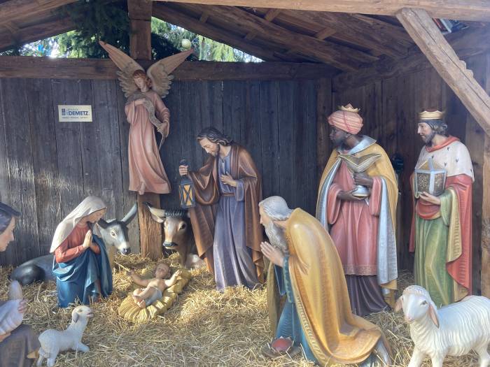 Die Weihnachtskrippe und ihre Protagonist*innen. Hier die Krippe am Waltherplatz in Bozen.