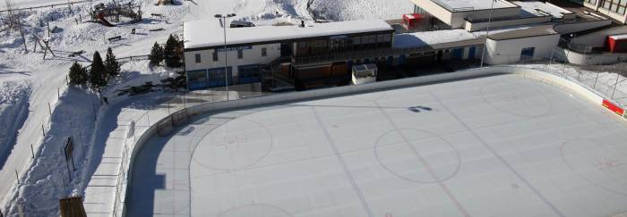 Das Sportzentrum Zernez besteht grundsätzlich aus dem Hallenbad, dem multifunktionalen Sportplatz und der dazugehörigen Cafeteria.