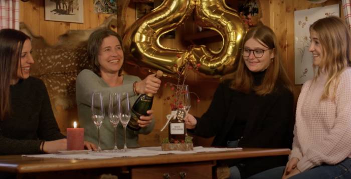 Haben sich einen Song samt Video zum Jubiläum geschenkt: Isabella Mosca und ihr Team.