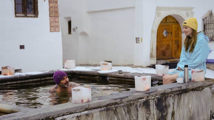 Beim Brunnenbad fungiert der Brunnen wie zu früheren Zeiten als Treffpunkt.