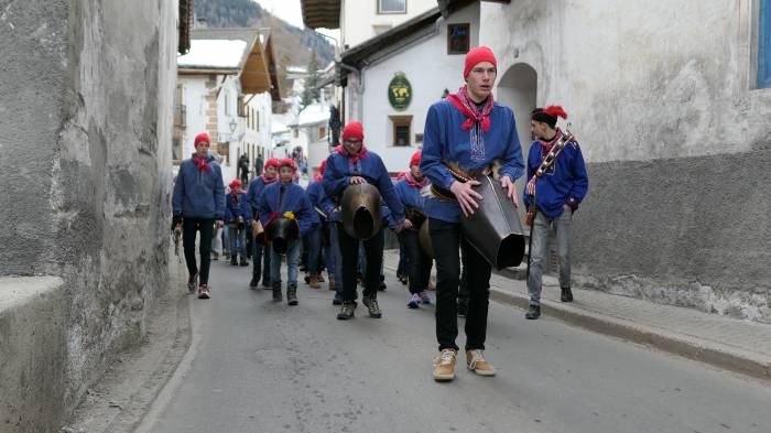Die Glockengrösse bestimmt den Platz im Festumzug – die mit den grössten Treicheln zuvorderst, die mit den kleinen Geissenschellen ganz hinten.
