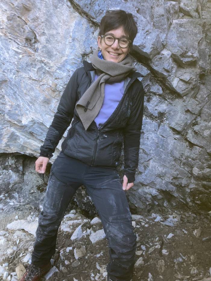 Erica Müller wohnt in Martina und führt mit ihrem Mann Curdin zusammen die Schreinerei Curdin Müller in Sclamischot und den Möbelladen Curdin Müller am Stradun 402 in Scuol. Sie haben eine 19-jährige Tochter, Selina, und einen 16-jährigen Sohn, Risch Fadrì.