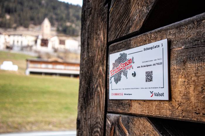 An jedem Schauplatz in Ramosch sammeln Spürnasen neue Indizien.