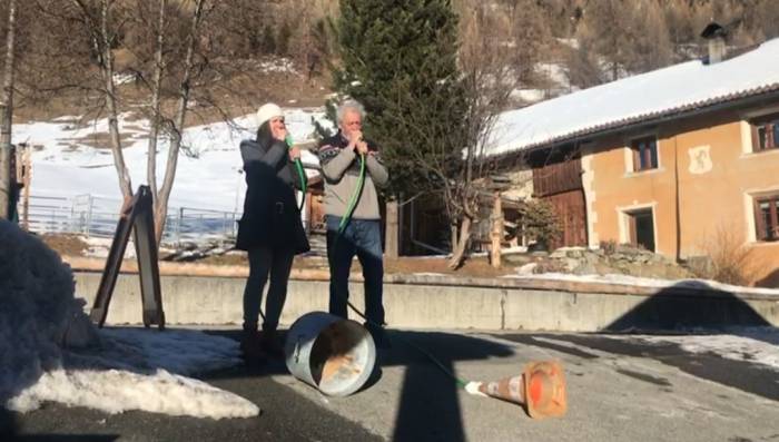 Anna Maria Bott und Bruno Oswald gingen mit ihrem «Berliner Alphorn» viral.