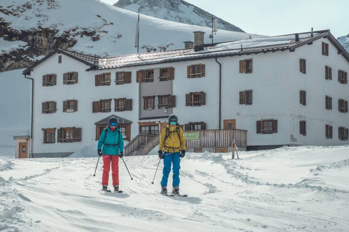 Carolin Roesner, geboren und aufgewachsen im Schwarzwald in Süddeutschland,  ist seit Sommer 2021 bei der TESSVM in Samnaun und seit dem 1. Januar 2023 Leiterin der Gäste-Information und Events in Samnaun.