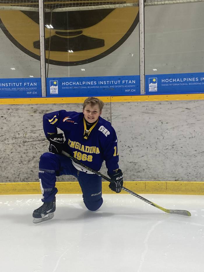 Die Eishalle Gurlaina ist Nico Suters Lieblingsort, weil er da seinem Hobby, dem Eishockey fr&ouml;nen kann.