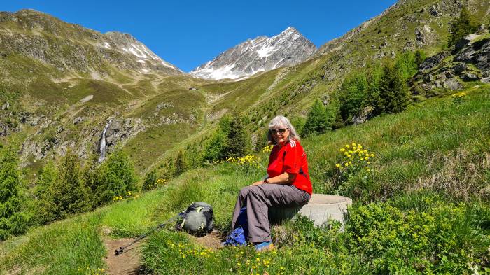 Heidi Cuonz war 20 Jahre lang ehrenamtliche &laquo;Teilzeit-H&uuml;ttenwartin&raquo; auf der Linardh&uuml;tte, ist Pr&auml;sidentin des Sport Clubs Macun in Lavin und organisiert mit diesem den Flohmarkt, Skitage und Wanderungen. Im Winter ist sie seit 25 Jahren Kinderskilehrerin auf der Motta Naluns. Der n&auml;chste Flohmarkt findet am 29. Juli ab 10.30 Uhr statt.