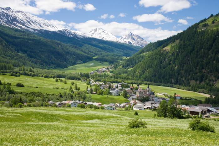 Im Val Müstair, hier im Bild St. Maria, wird das «Jauer» gesprochen.