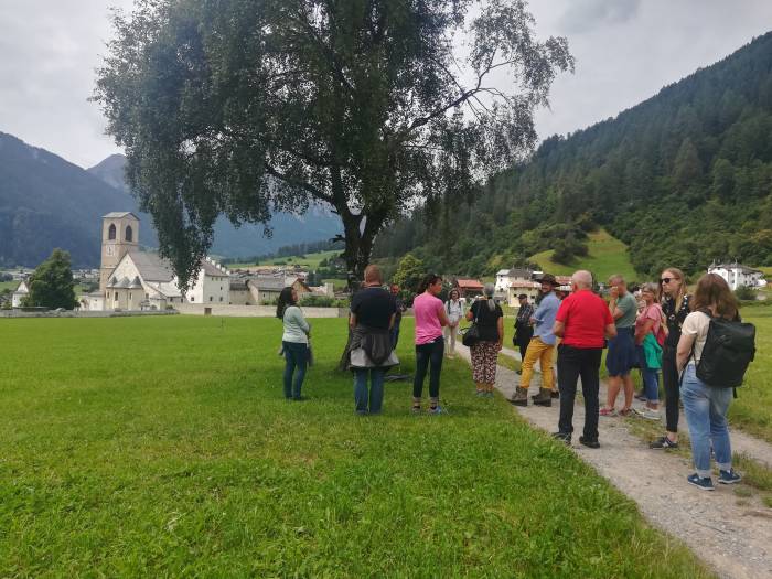 Führung vor dem Kloster St. Johann
