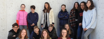 Die Klasse der 1. Sekundarschule von Zernez hat zusammen mit ihrer Klassenlehrerin Anna Lenhard dieses ALLEGRA gemacht.