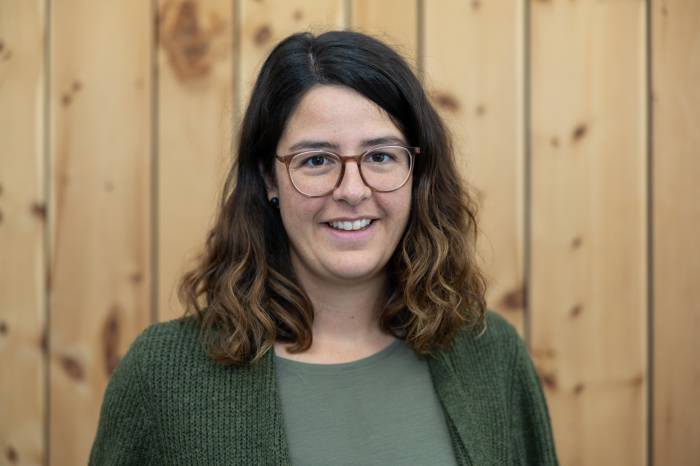 Vera Pungitore ist eine vielseitige Pers&ouml;nlichkeit. Fasziniert von Menschen begleitete Sie diese in den vergangenen Jahren als Fotografin, Verk&auml;uferin und Lebenscoach. In der neuen Funktion als Mitarbeiterin der Redaktion ALLEGRA stellt sie nun ihr Organisationstalent und ihre Kreativit&auml;t unter Beweis. Daneben fasst sie im Tourismus Fuss und ber&auml;t die G&auml;ste in der G&auml;ste-Information in Ftan.